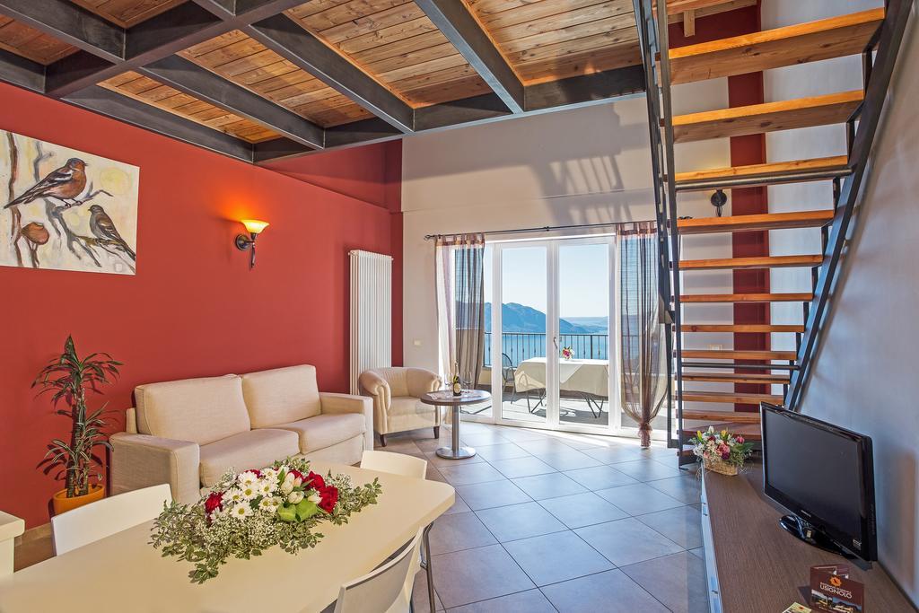 Trarego Residence Usignolo الغرفة الصورة